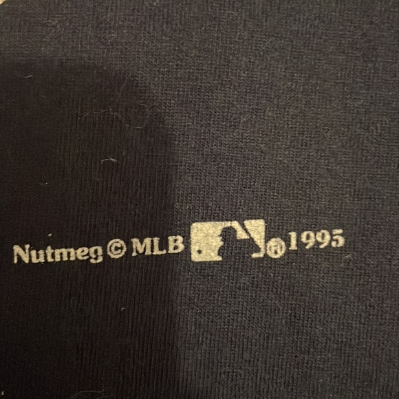 SOLD New York Yankees shirt - Picture 6 of 9